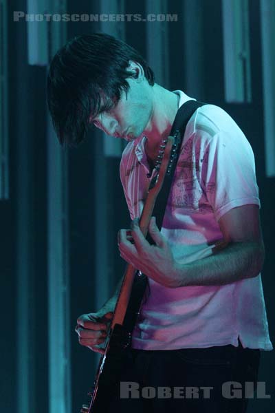 RADIOHEAD - 2008-06-10 - PARIS - Bercy - Jonny Greenwood